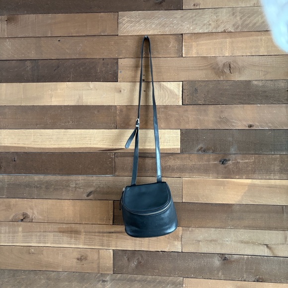 Black Nine West  Leather Crossbody Bag 💕 - Picture 8 of 9